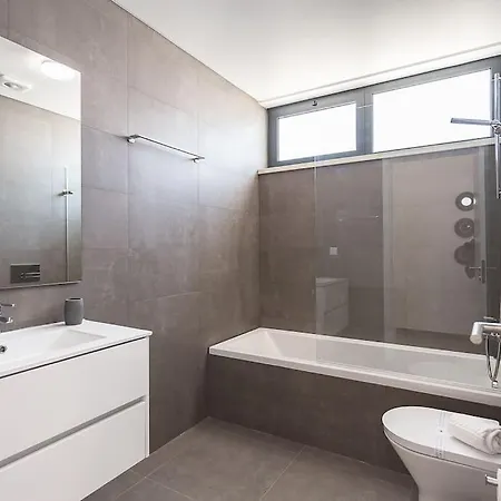 Uitzicht Baai Met Jacuzzi * Salir de Porto